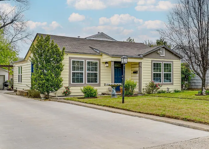 Family + Pet Friendly: Worth Near Tcu! *