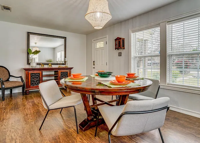 Holiday home Family + Pet Friendly: Worth Near Tcu!