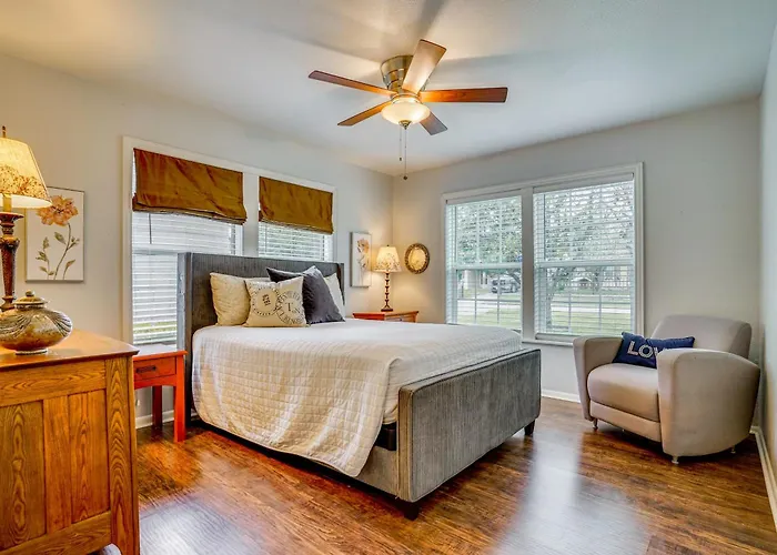 Family + Pet Friendly: Worth Near Tcu!